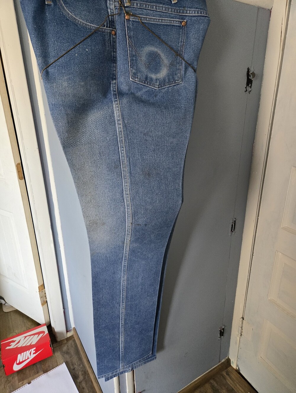 Classic Wrangler Mens Blue Denim Jeans 13MWZ